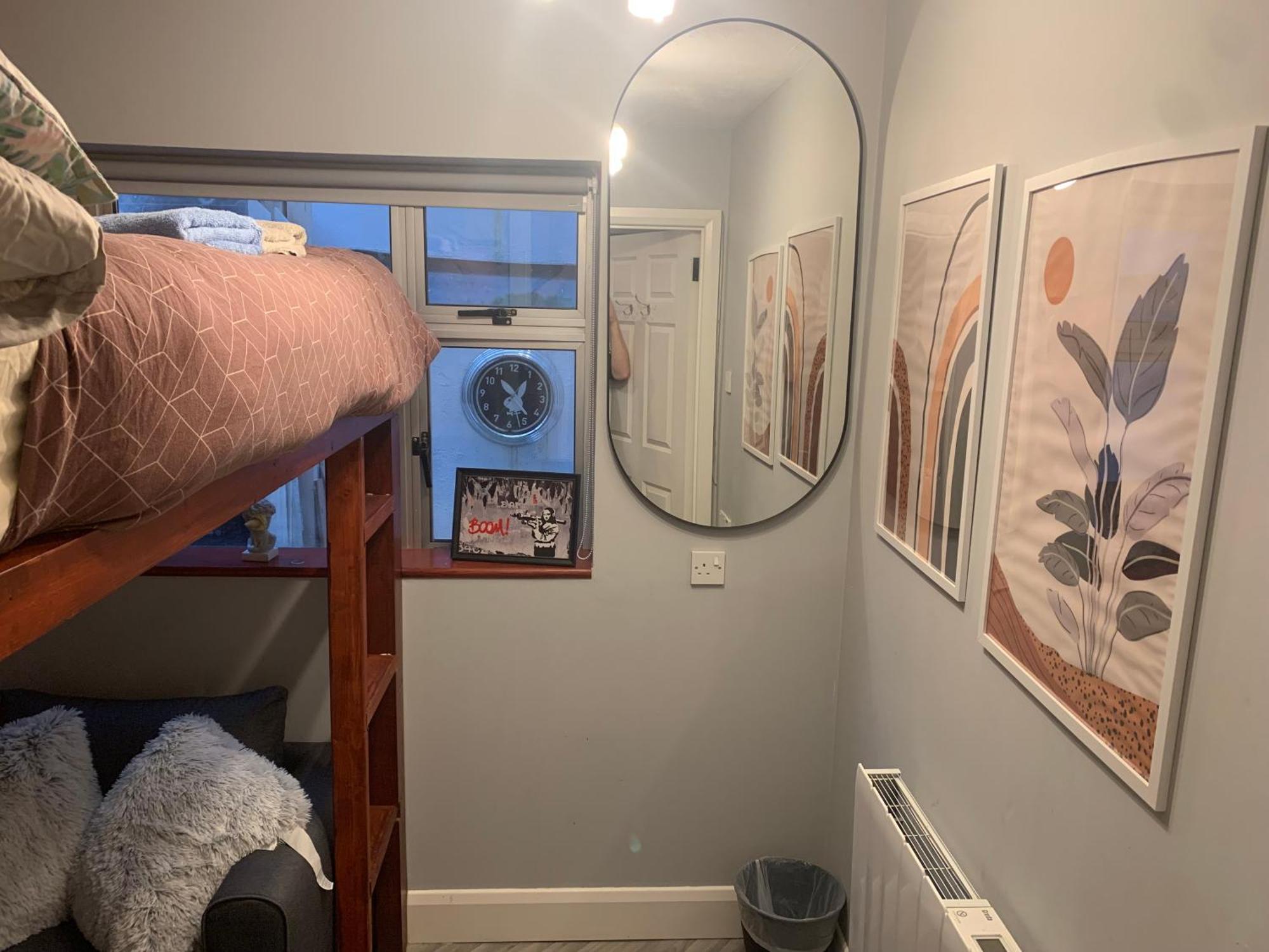 Gasthof Wake Up With 2 Cats On Your Face Dublin
